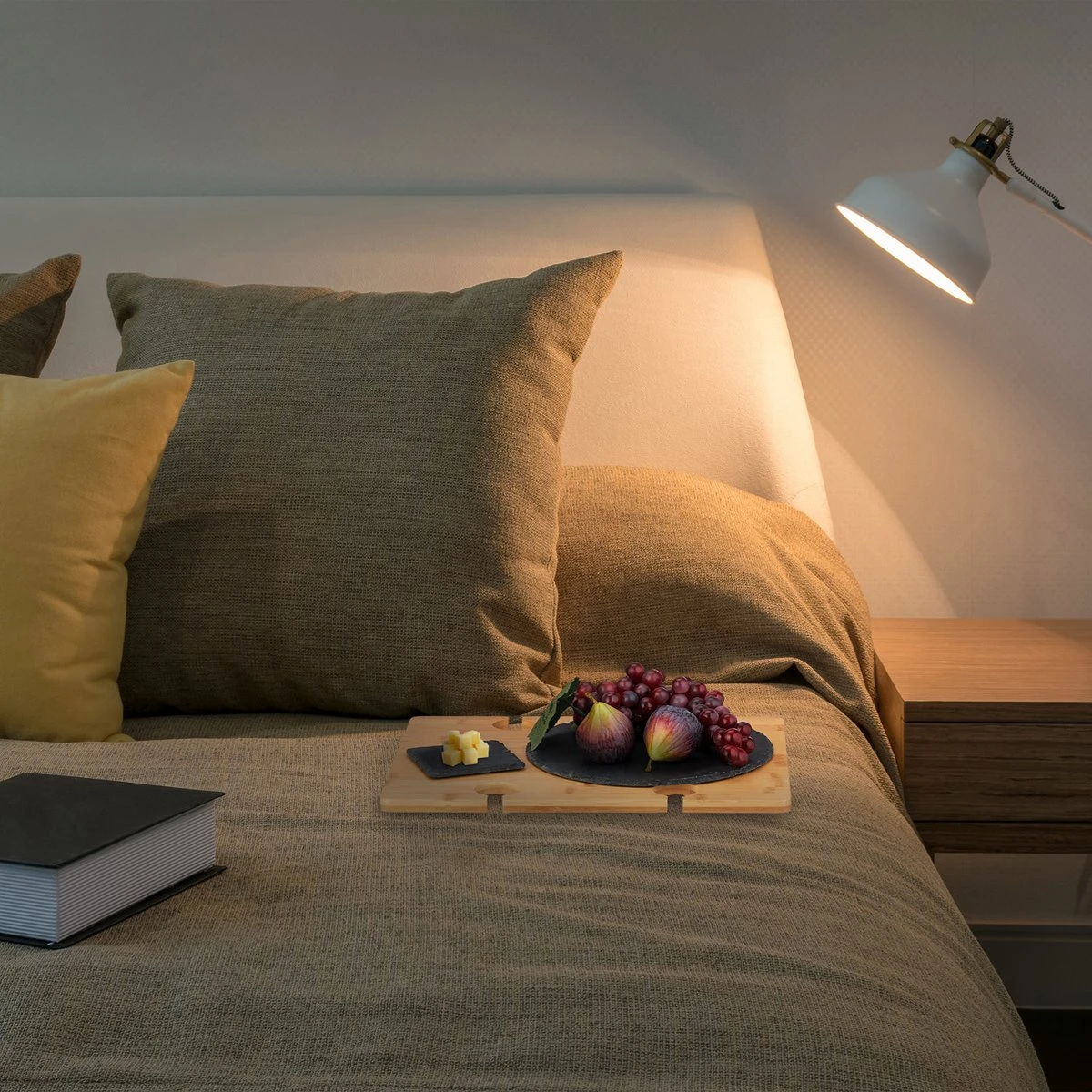 Relaxdays Opvouwbare Picknick Wijntafel - 4 Wijnglazenhouders - Bamboe Dienbladtafel Klein - Afbeelding 3